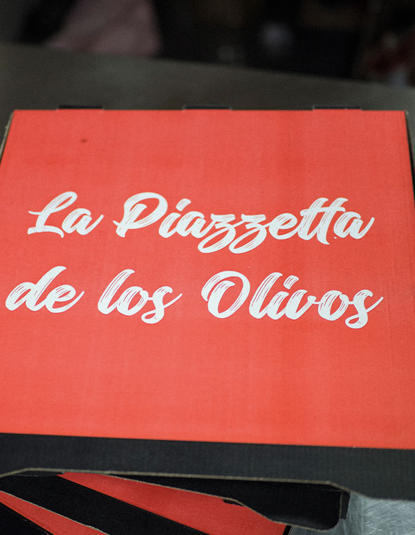 Caja de pizza de la piazzetta de los olivos