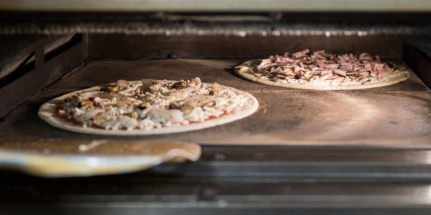 Pizzas en el horno
