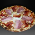 Pizza ROMANA, Tomate, mozzarella, bacon, cebolla, jamón serrano, huevo
