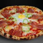 Pizza Euskaldúna, Tomate, mozzarella, txistorra, pimientos, jamón serrano, huevo