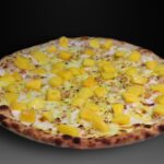 Pizza India, Nata fresca, mozzarella, cebolla, pollo, curry, mango, aceitunas