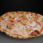 Pizza del mar, Tomate o nata, mejillones, calamares, gambas, pulpo, perejil