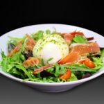 ensalada con queso burrata